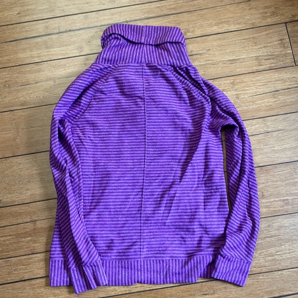 Outdoor research Mikala LS shirt.  Purple size medium   Long sleeve pullover. - Picture 6 of 9